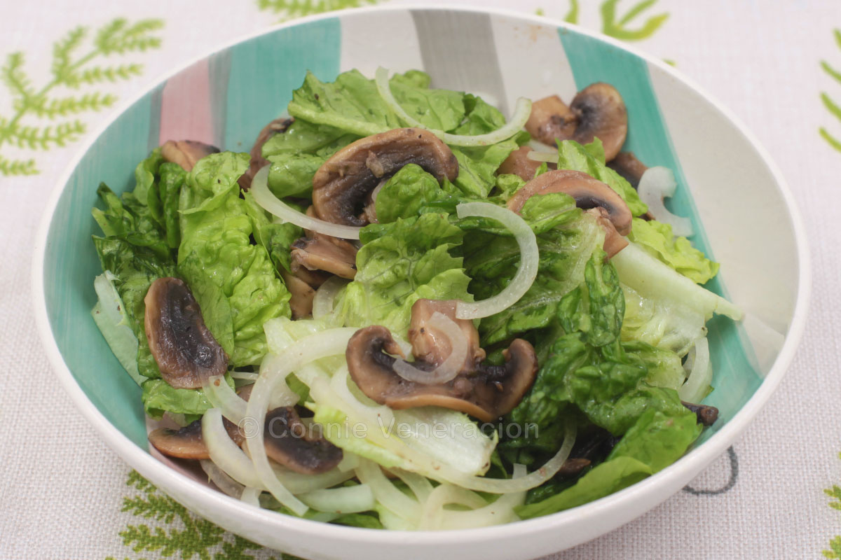 Fresh mushroom and vegetable salad with lemon butter dressing