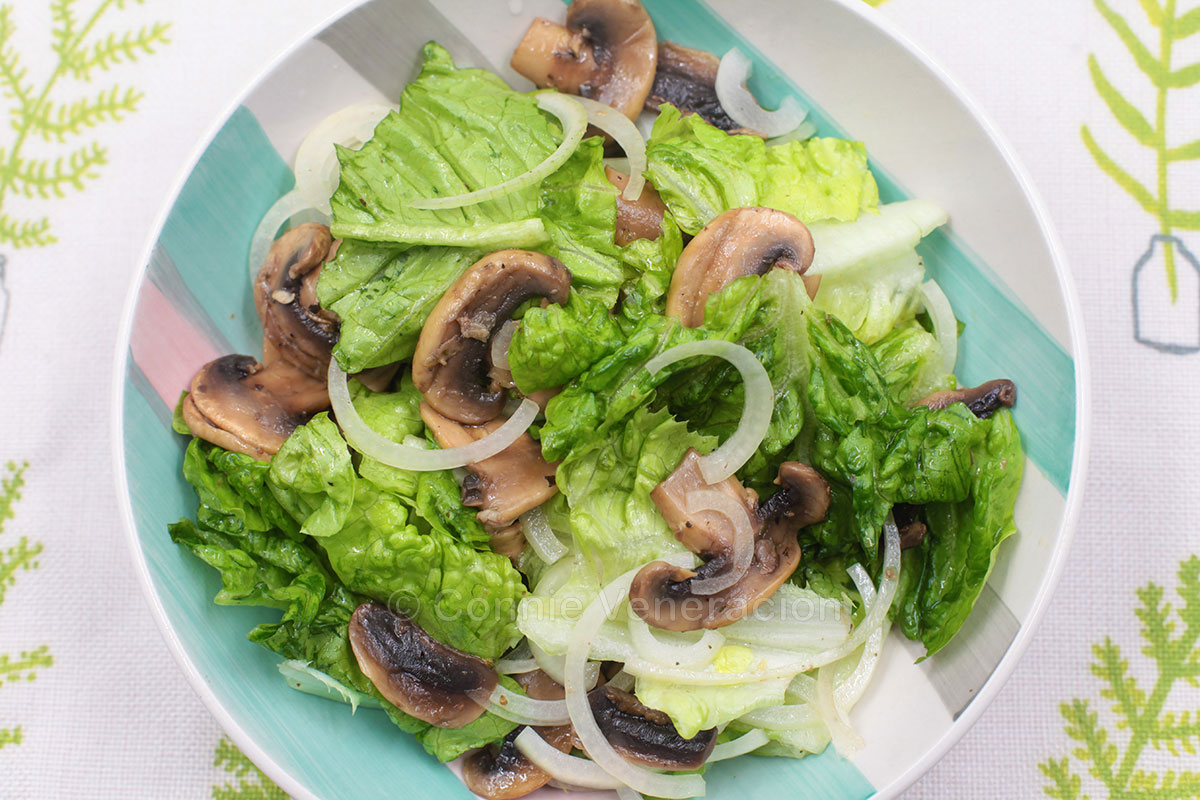 Fresh mushroom and vegetable salad with lemon butter dressing