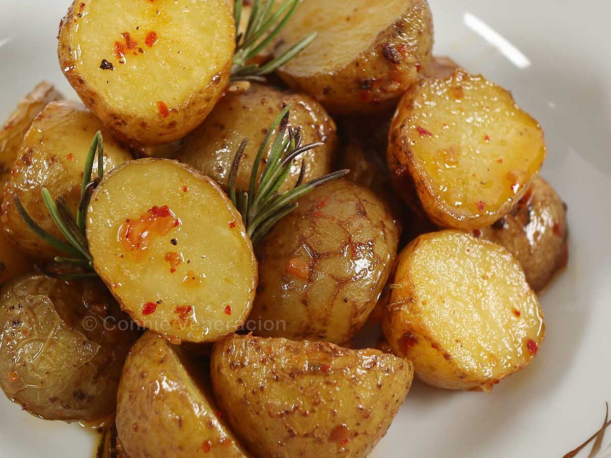 Roasted baby potatoes with chili, garlic and rosemary
