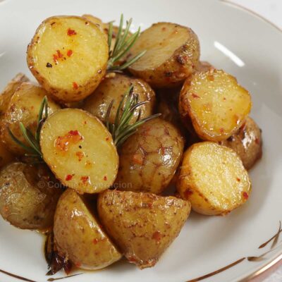 Roasted baby potatoes with chili, garlic and rosemary