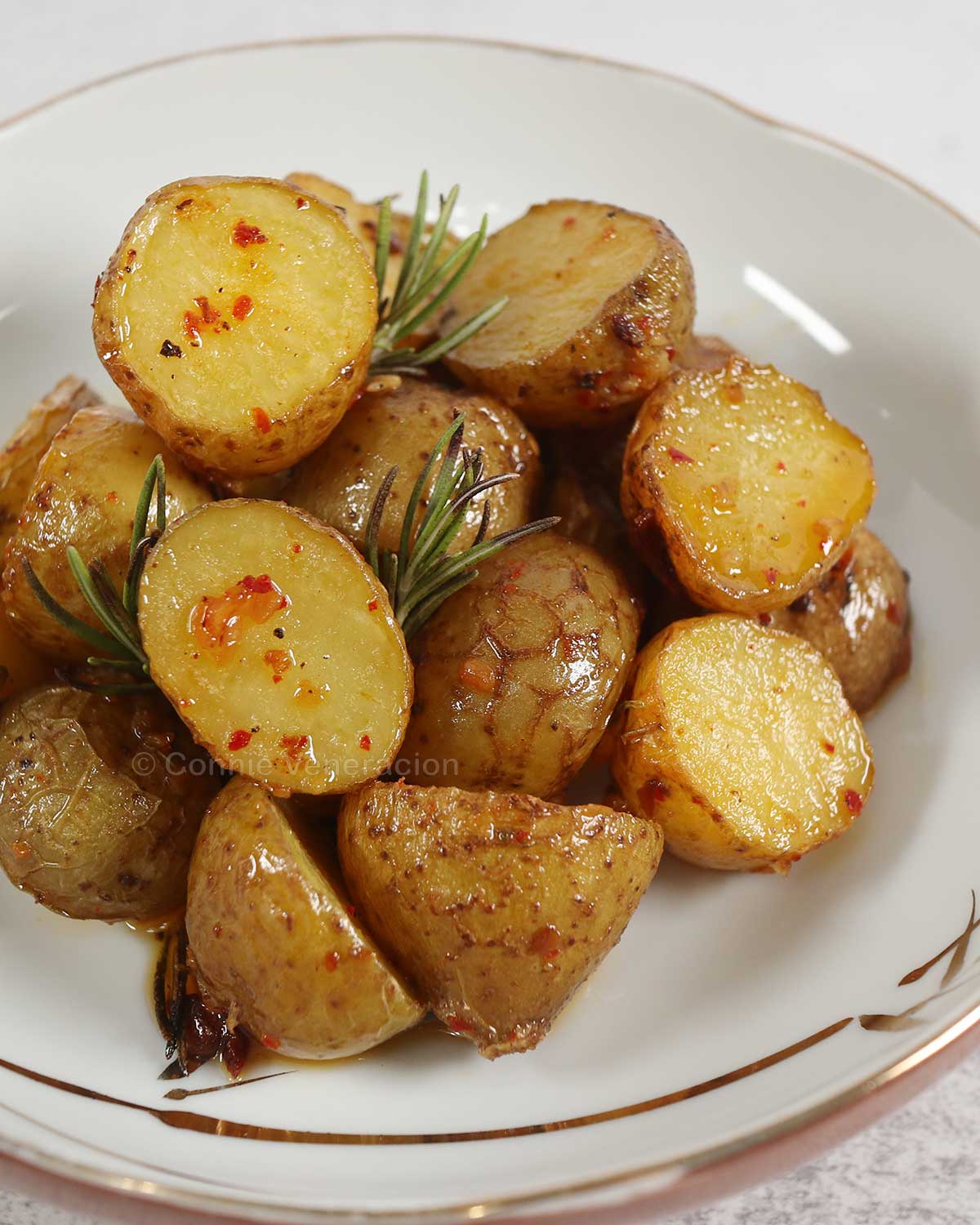 Roasted baby potatoes with chili, garlic and rosemary