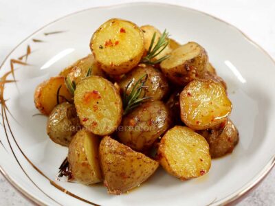 Roasted baby potatoes with chili, garlic and rosemary