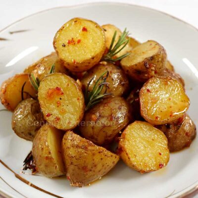 Roasted baby potatoes with chili, garlic and rosemary