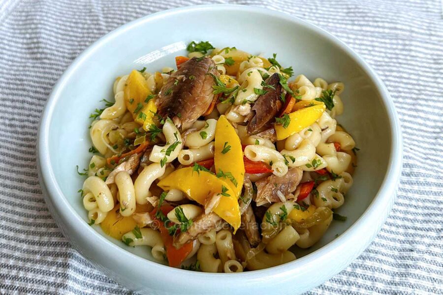 Spicy pasta tinapa with sweet mangoes