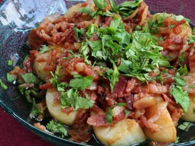 Easy pan-fried scallops with crispy bacon