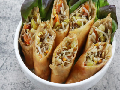 Fried bean sprouts spring rolls (lumpiang togue)