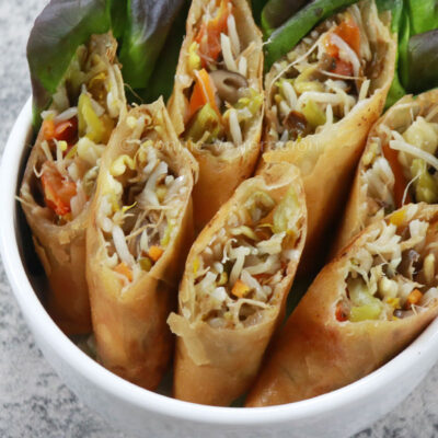 Fried bean sprouts spring rolls (lumpiang togue)