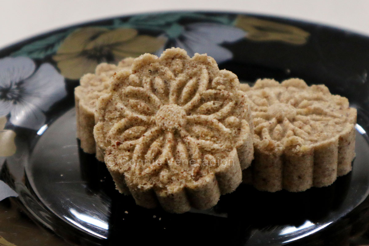 Almond and pecan polvoron