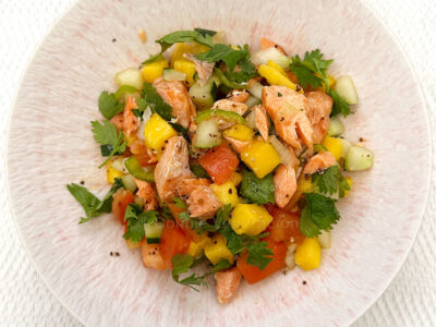 Salmon and mango salad: sweet, tangy, spicy