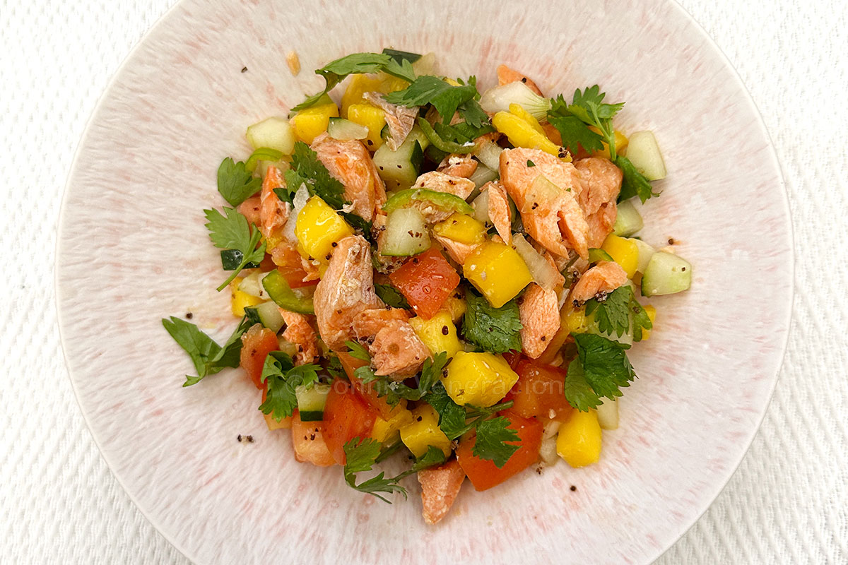 Salmon and mango salad: sweet, tangy, spicy