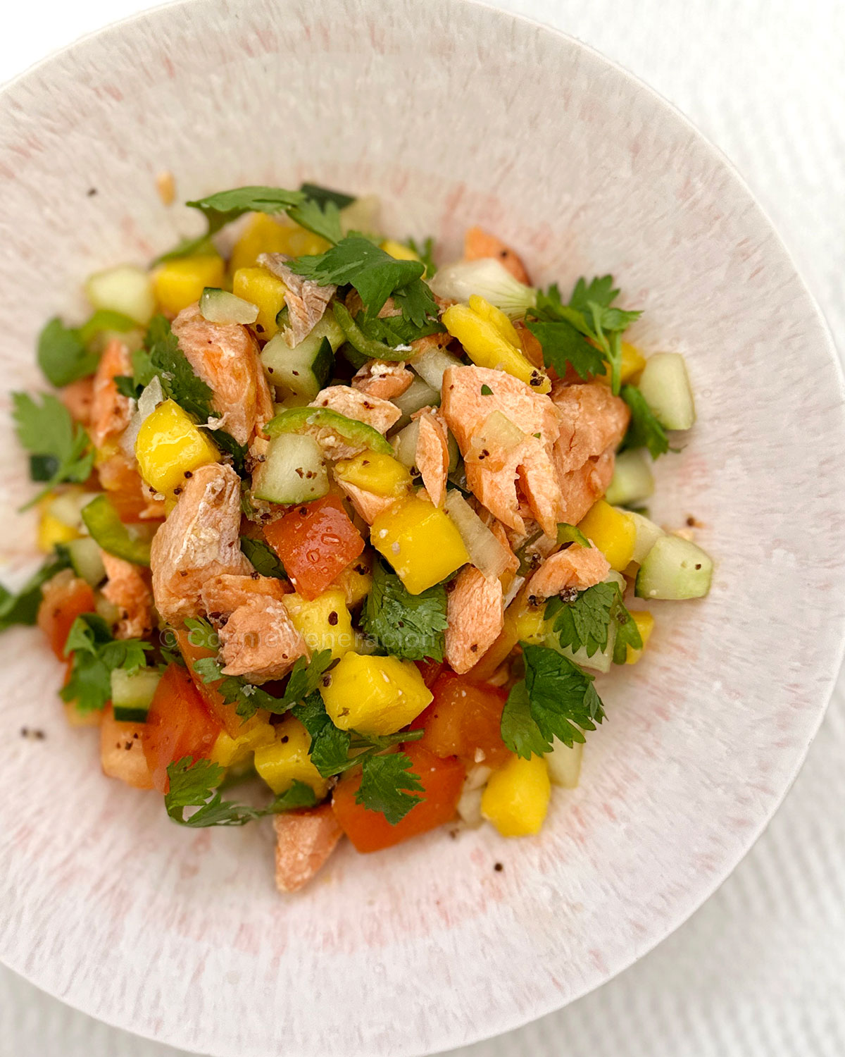 Salmon and mango salad: sweet, tangy, spicy