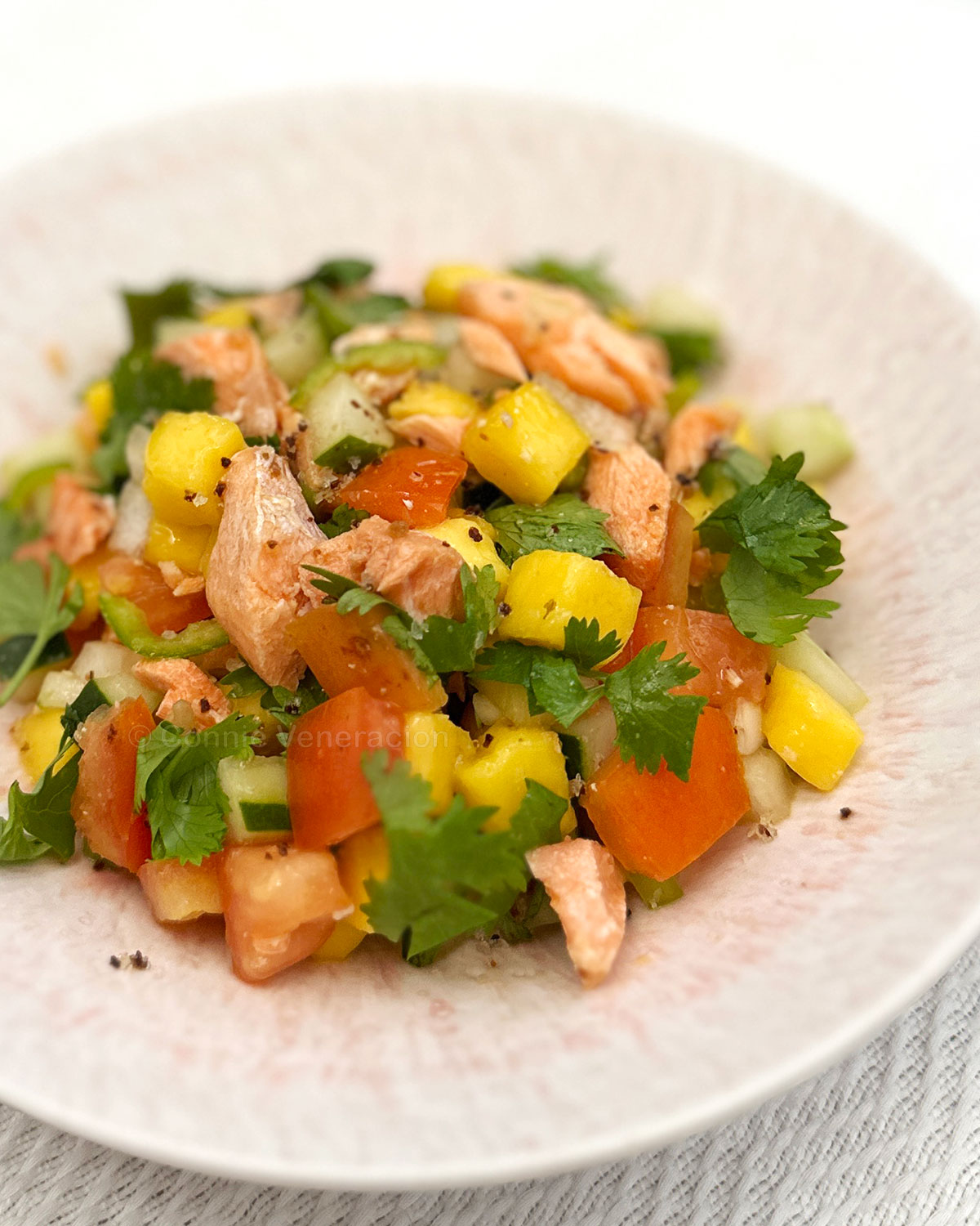 Salmon and mango salad: sweet, tangy, spicy