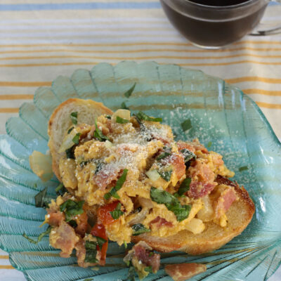 Scrambled eggs with bacon and tomatoes