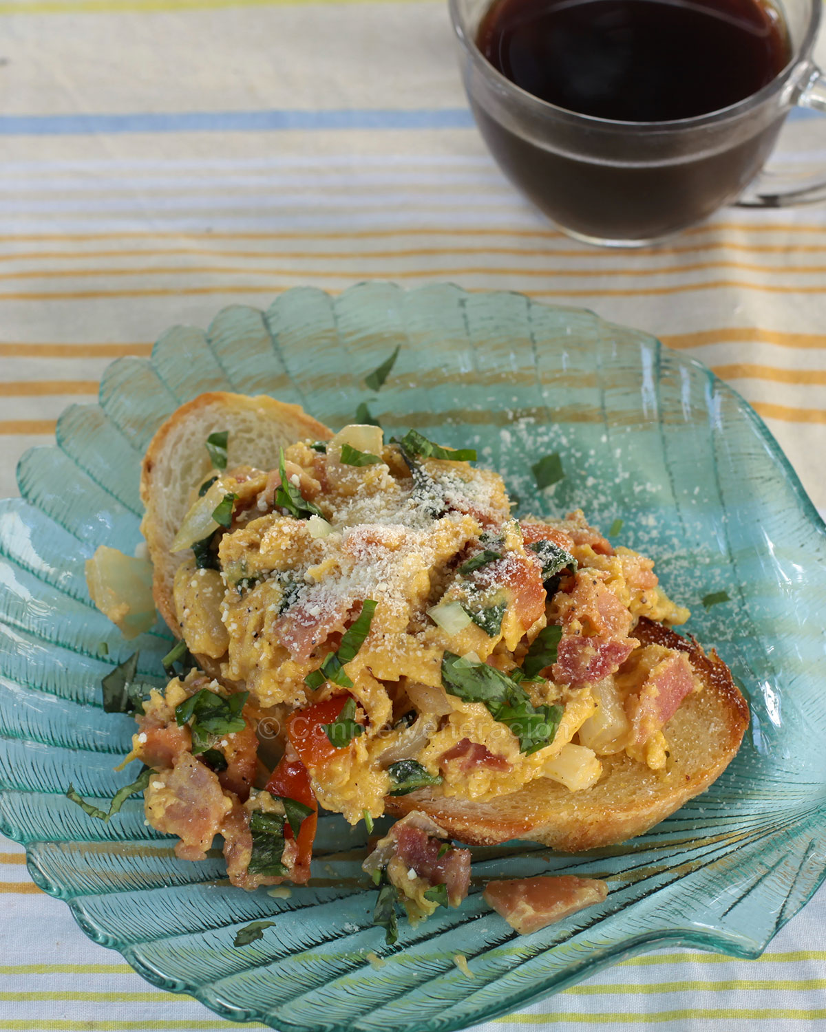 Scrambled eggs with bacon and tomatoes